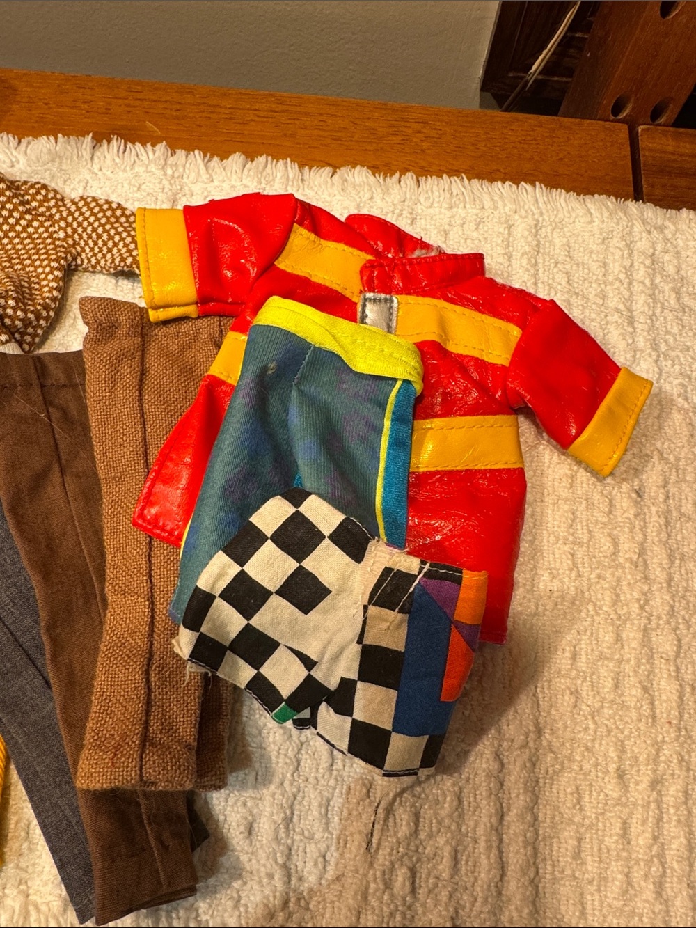 Coupla Kens! Lot of two vintage Ken dolls with vintage clothing,shoes,camera,etc - Picture 6 of 6